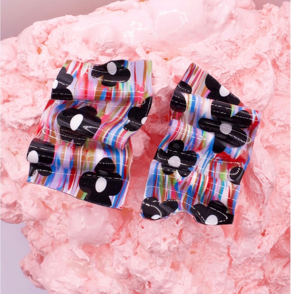 Lady Luck Flower Power Earrings - Picture 4 of 5